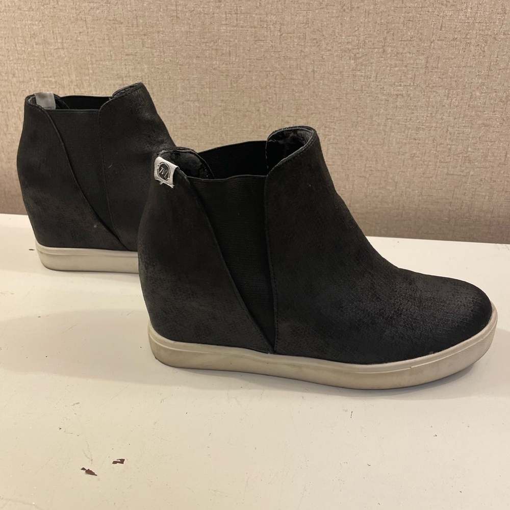 SOLD.   Do Not Purchase!!!

Coconuts ankle boots